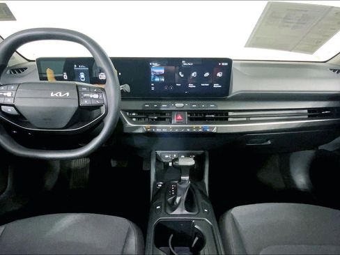 Used 2025 Kia K4 LXS image 15