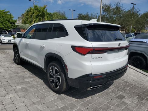 Used 2025 Buick Enclave Sport Touring image 3