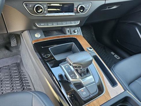 Used 2023 Audi Q5 2.0T Premium w/ Convenience Package image 11