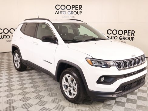 Used 2025 Jeep Compass Latitude AWD/4WD image 1