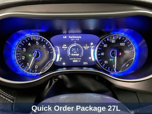 Used 2023 Chrysler Pacifica Touring-L AWD/4WD image 18