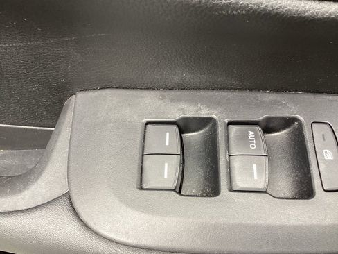 Used 2023 Honda HR-V LX image 38