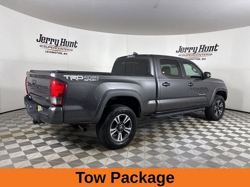 Used 2016 Toyota Tacoma TRD Sport image 6