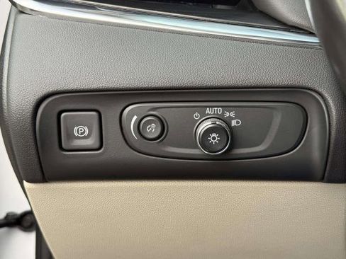 Used 2021 Buick Enclave Essence w/ Sport Touring Edition image 23