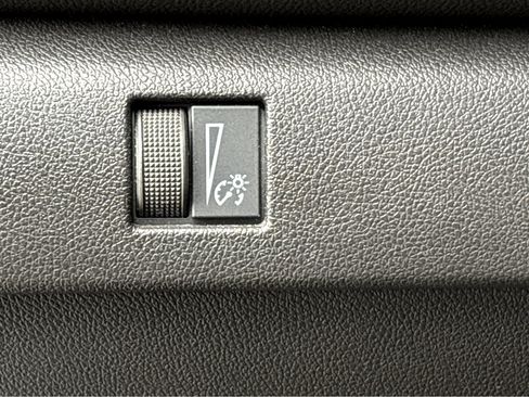 Used 2023 Chevrolet Colorado LT w/ LT Convenience Package II image 29