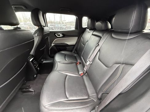 Used 2024 Jeep Compass Limited image 17
