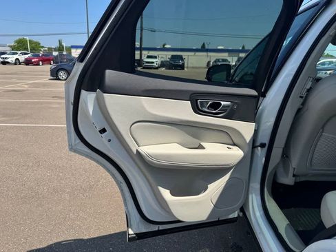 Used 2024 Volvo XC60 B5 Core w/ Protection Package Premier AWD/4WD image 15