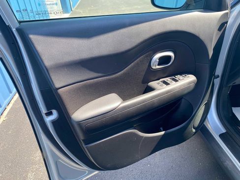 Used 2017 Kia Soul image 27