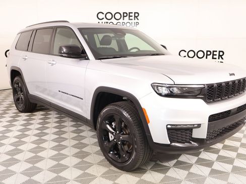 Used 2025 Jeep Grand Cherokee L Limited w/ Black Appearance Package image 1