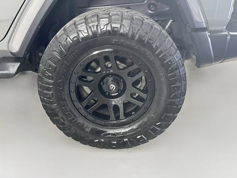 Used 2020 Jeep Wrangler Unlimited Sahara AWD/4WD image 33