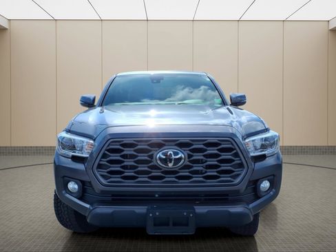 Used 2022 Toyota Tacoma TRD Off-Road AWD/4WD image 3