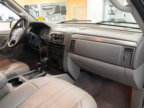 Used 2004 Jeep Grand Cherokee Laredo w/ Cold Weather Group AWD/4WD image 34