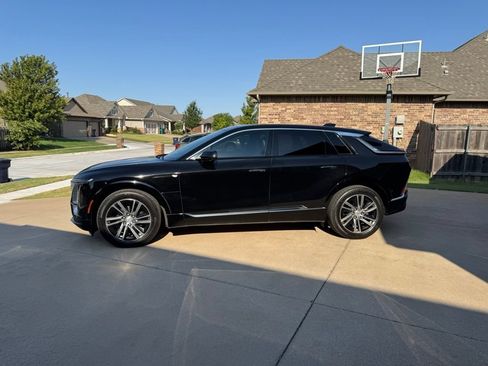 Used 2024 Cadillac Lyriq Luxury w/ LPO, Floor Liner Package AWD/4WD image 3