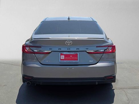 Used 2025 Toyota Camry SE FWD image 4