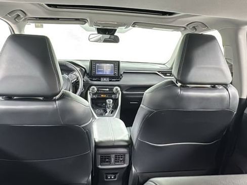 Used 2019 Toyota RAV4 XLE Premium image 18