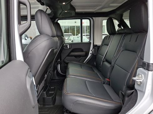 Used 2024 Jeep Wrangler Sahara w/ Safety Group image 10