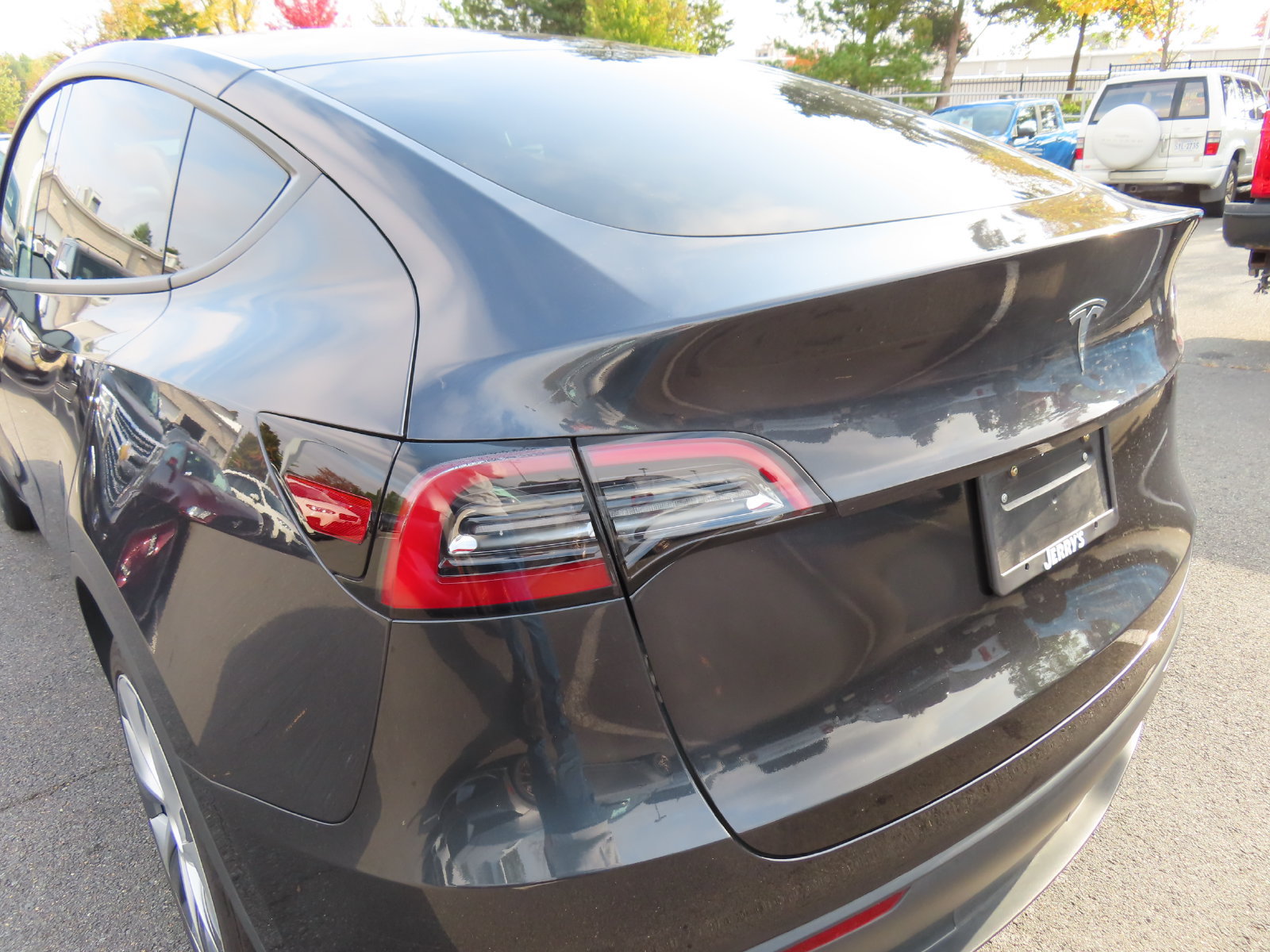 Used 2024 Tesla Model Y 2WD image 11