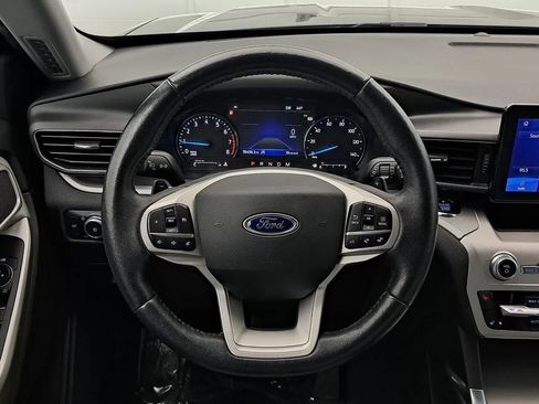 Used 2021 Ford Explorer XLT w/ Equipment Group 202A AWD/4WD image 6