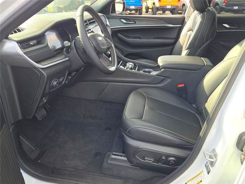 New 2025 Jeep Grand Cherokee Limited w/ Black Appearance Package image 25