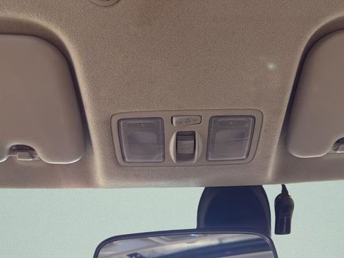 Used 2022 Hyundai Venue SEL image 33