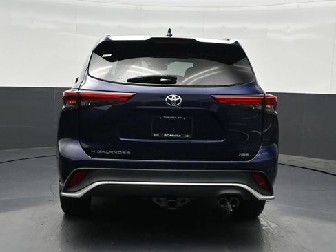 Used 2021 Toyota Highlander XSE FWD image 4