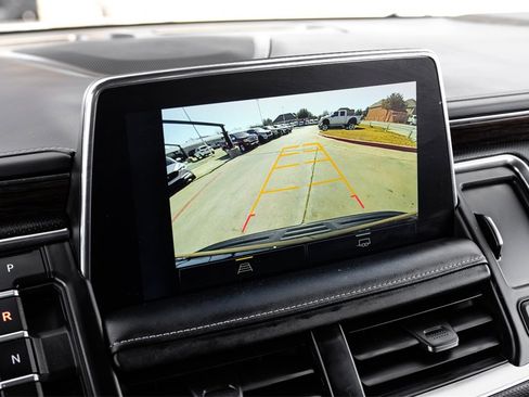 Used 2024 Chevrolet Suburban Premier image 16