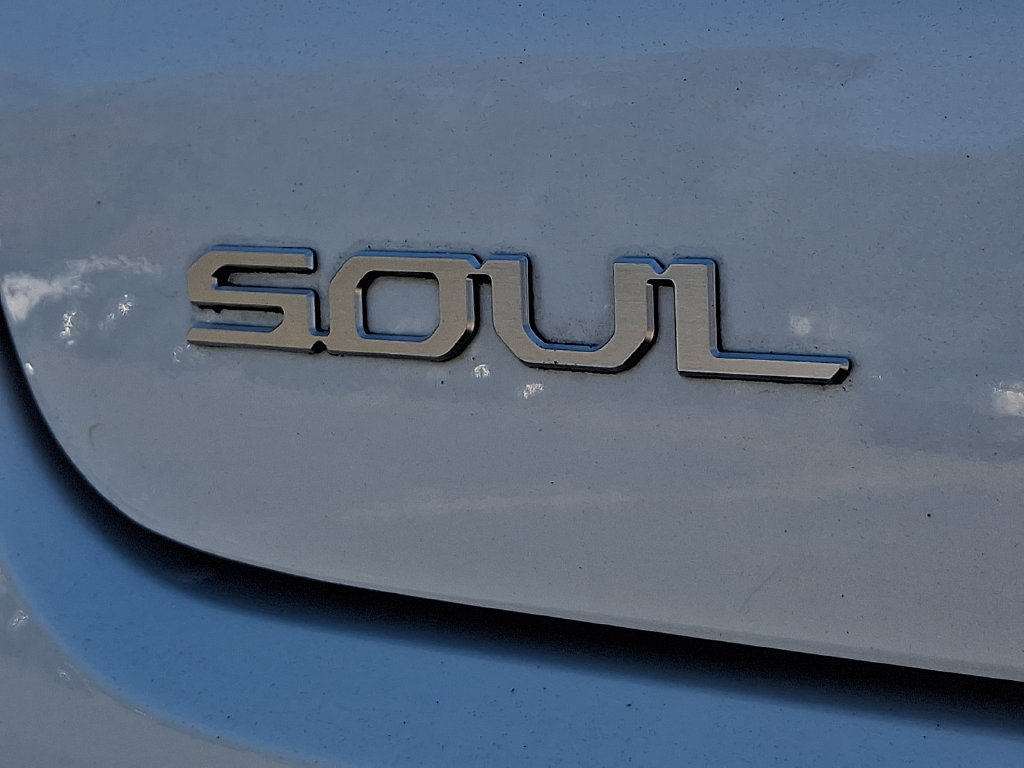 Used 2023 Kia Soul LX w/ LX Technology Package FWD image 29