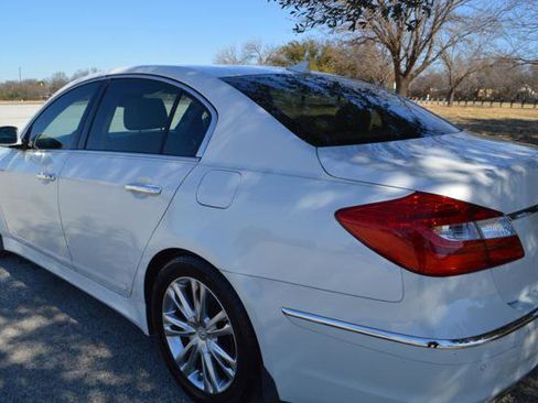 Used 2013 Hyundai Genesis 3.8 w/ Technology Pkg image 5