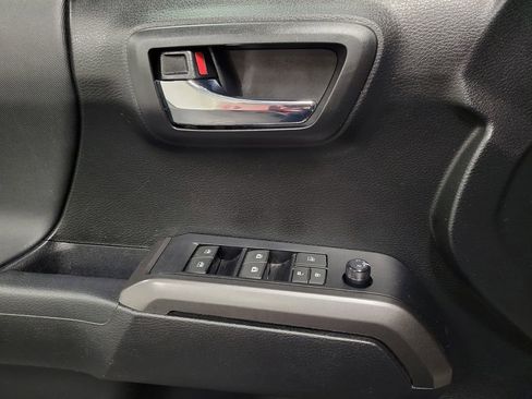 Used 2022 Toyota Tacoma TRD Sport image 19