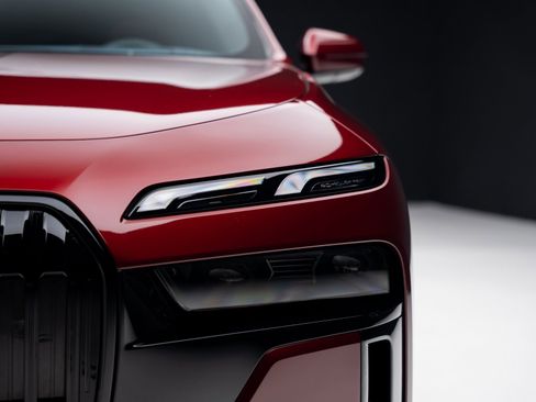 Used 2023 BMW i7 xDrive60 w/ Parking Assistance Package image 10