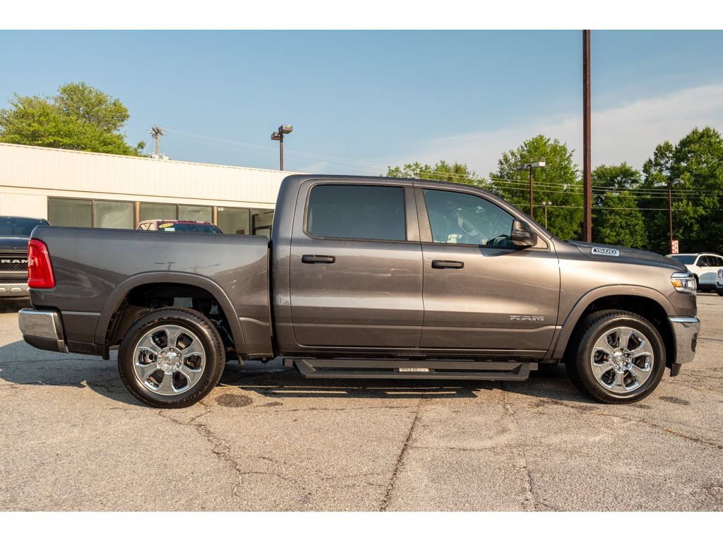 Used 2025 RAM 1500 Big Horn AWD/4WD image 9
