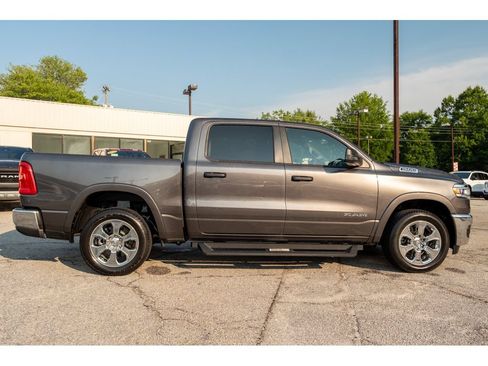 Used 2025 RAM 1500 Big Horn AWD/4WD image 9