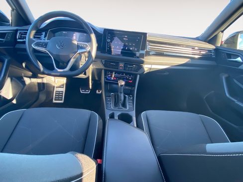 Used 2025 Volkswagen Jetta Sport image 8