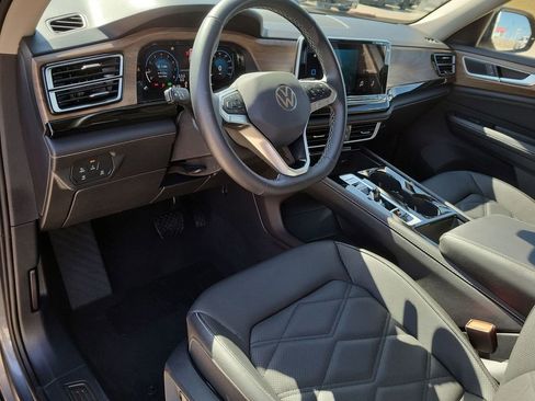 Used 2025 Volkswagen Atlas SE image 10