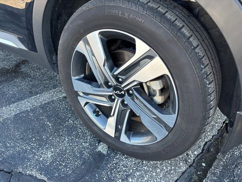 Used 2023 Kia Sorento SX Prestige image 3