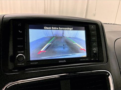 Used 2016 Dodge Grand Caravan SXT image 14