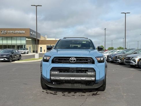 Used 2025 Toyota 4Runner SR5 AWD/4WD image 2