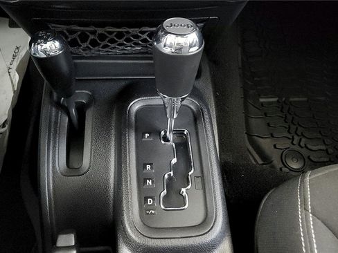 Used 2015 Jeep Wrangler Sahara w/ Connectivity Group image 25