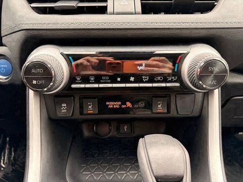 Used 2022 Toyota RAV4 XLE w/ Convenience Package image 27