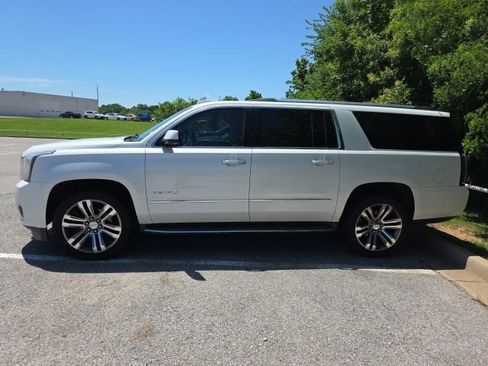 Used 2018 GMC Yukon XL Denali w/ Open Road Package RWD image 2