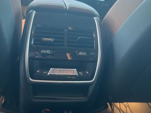 Used 2023 BMW X7 xDrive40i w/ Premium Package image 9