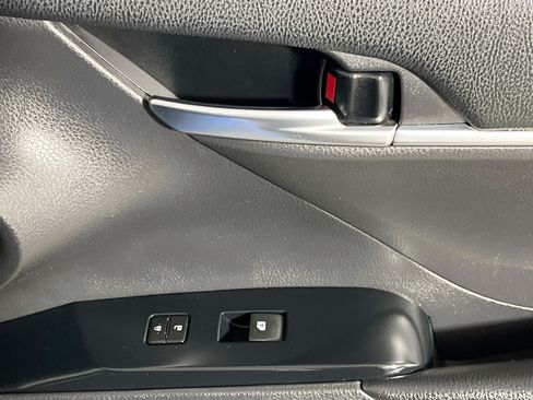 Used 2019 Toyota Camry SE w/ Convenience Package FWD image 32
