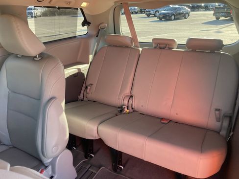 Certified 2020 Toyota Sienna XLE image 27