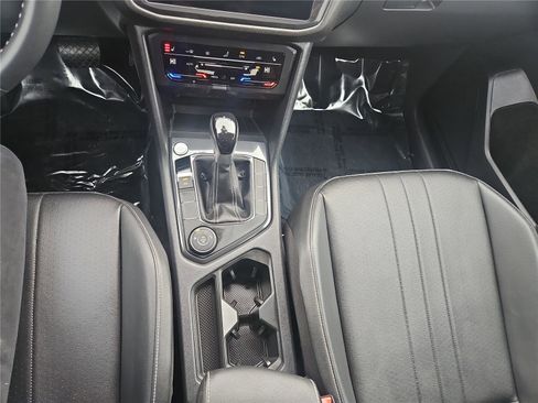 Certified 2024 Volkswagen Tiguan SE image 22
