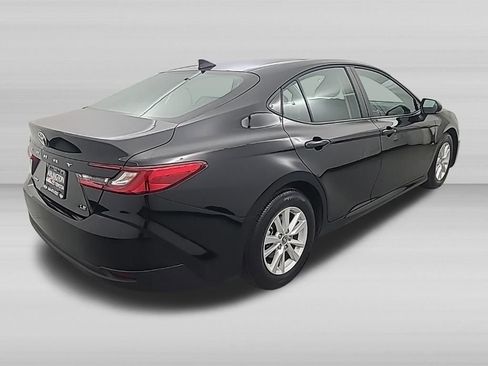 Used 2026 Toyota Camry LE FWD image 5