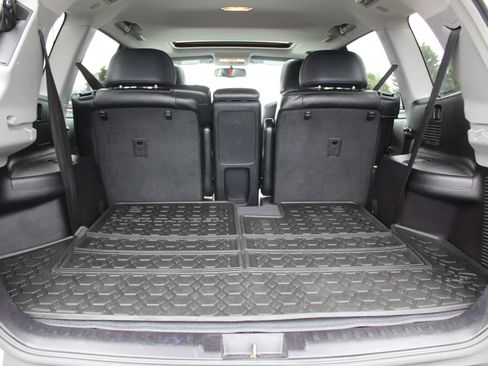 Used 2013 Toyota Highlander SE AWD/4WD image 17