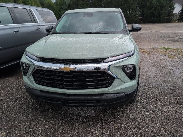 Used 2025 Chevrolet TrailBlazer LS w/ LS Convenience Package FWD image 2