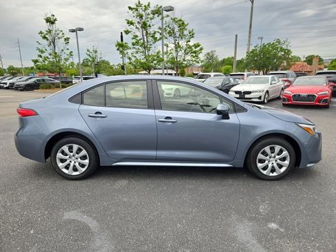 Used 2025 Toyota Corolla LE FWD image 7