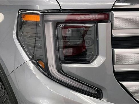 Used 2025 GMC Sierra 1500 SLE AWD/4WD image 34