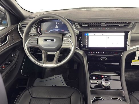 New 2026 Jeep Grand Cherokee Limited w/ Luxury Tech Group II AWD/4WD image 8
